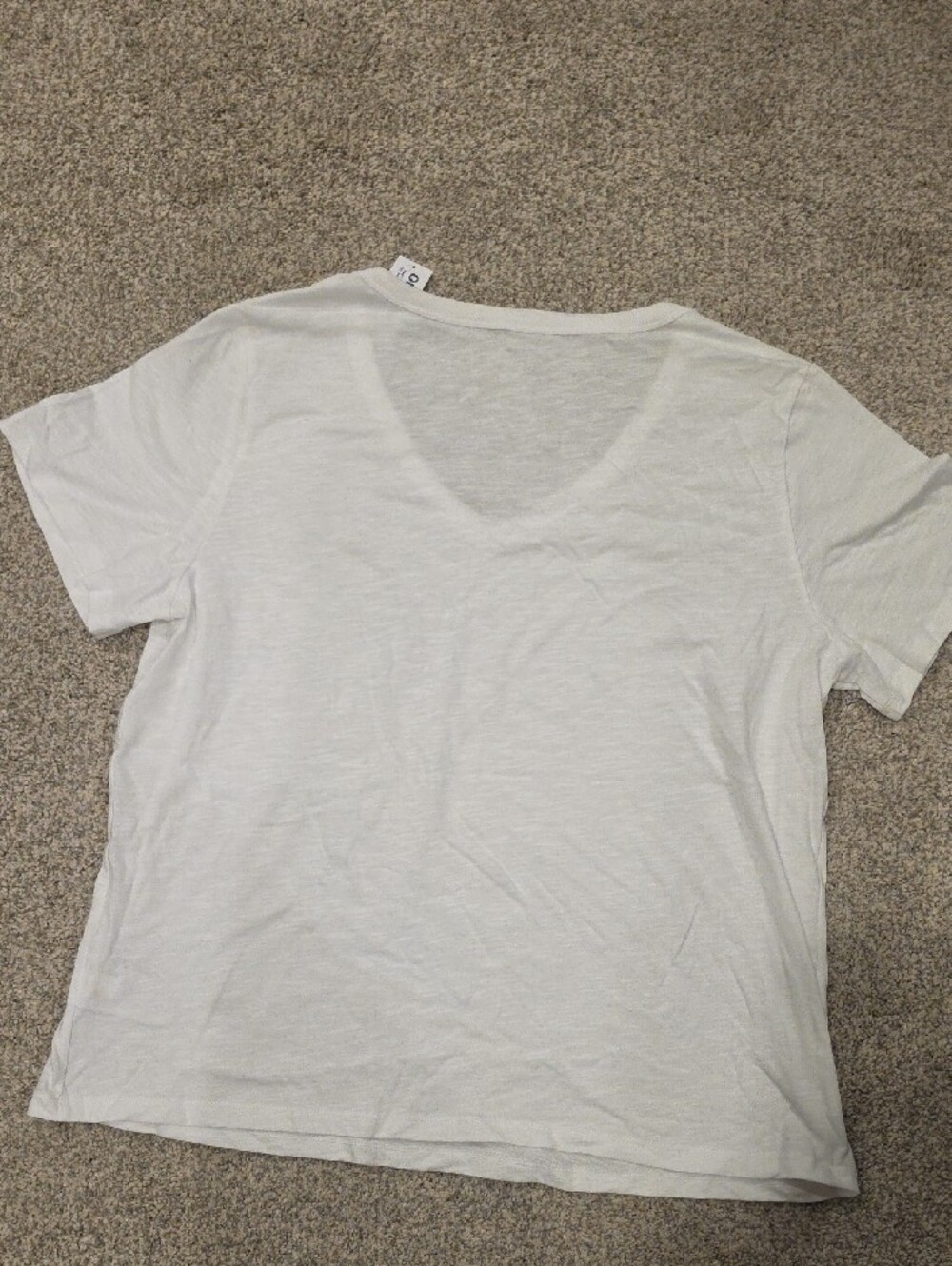Old Navy Women's Light White V-Neck Short Sleeve Tee - Picture 3 of 3